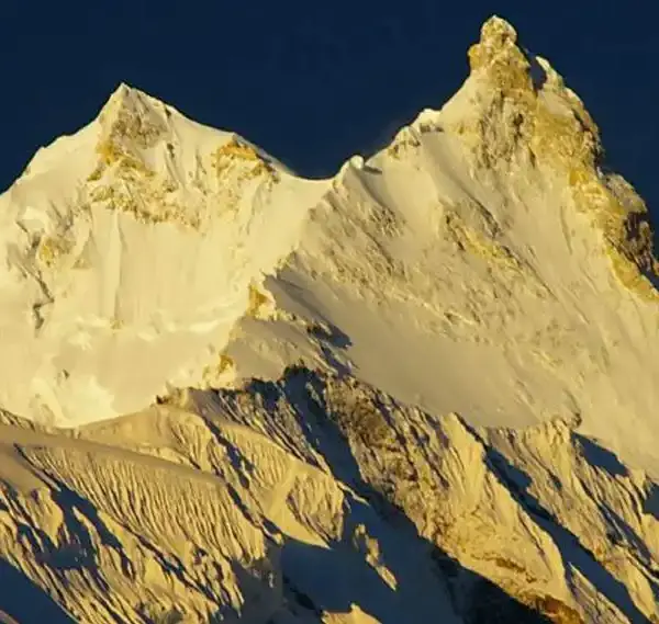 Unde este situat Muntele Manaslu