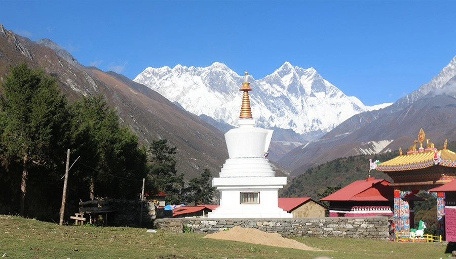 Trecere în tabăra de bază Everest, iarna în Himalaya